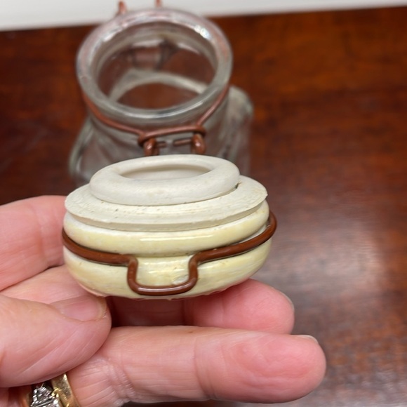 Vintage spice bottle set of five with ceramic lids
In good vintage condition - Picture 6 of 8